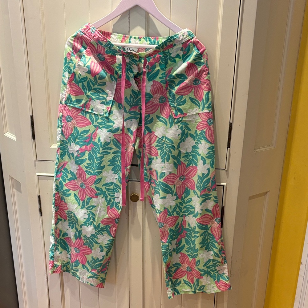 Lilly Pulitzer Pink and Green Floral Pajama Bottoms - Small 🩷💚
